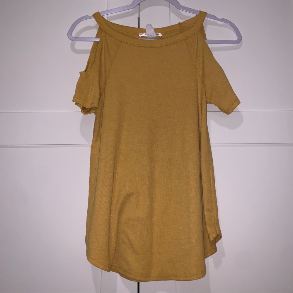 shoulder cut out short sleeved tee